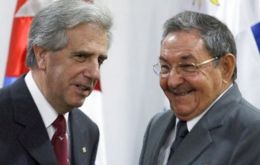 Pte. Vazquez with Cuban Pte. Raul Castro