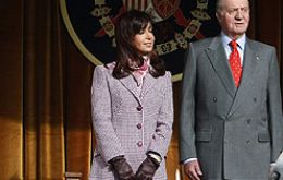 King Juan Carlos welcomed Mrs. Kirchner