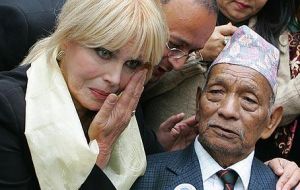Joanna Lumley protests with Gurkhas in central London