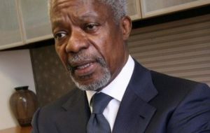 Annan says that around 300,000 people die each year from disasters related to climate change.