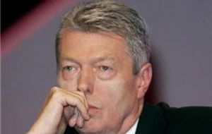 Alan Johnson admits leadership ambition but backs PM Brown “to the hilt”