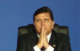 President Alan García apologized and cabinet chief Simon is set to leave once the dispute is over
