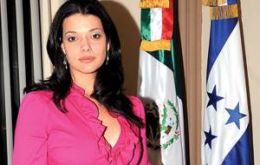 With help from Mexico and Latam ambassadors Rosalinda Bueso Asfura was returned to control of the embassy.