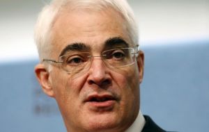 The advantage of low interests must be passed on, insists Darling