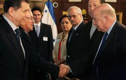 De facto Honduran President Roberto Micheletti shakes hand with OAS Secretary-General Jose Miguel Insulza