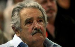 Presidential hopeful Mujica seems to be slowly recovering lost ground