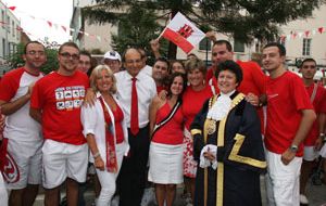 Chief Executive Peter Caruana and Mayor Olga Zammitt celebrate surrounded by supporters (Photo Gibraltar Chronicle)