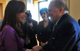 The summit was confirmed following a meeting between President Cristina Kirchner and Enrique Iglesias