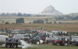 European diary farmers protest spraying milk in fields