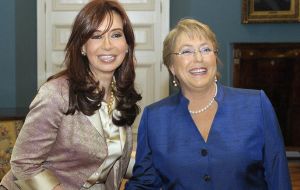 The two ladies at the Chilean government house, Casa de la Moneda