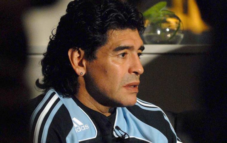 Maradona rants at journalists following the match with Uruguay