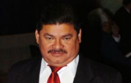 Congress president Alfredo Saavedra made the announcement with Porfirio Lobo