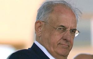 Defence minister Nelson Jobim and Armed Forces commanders threatened to resign over the “Truth Commission”.