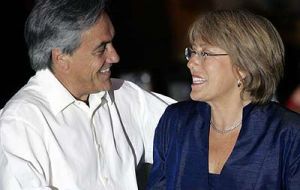 President Bachelet visits her successor at his home