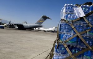 Port au Prince Airport capacity is insufficient to receive tens of planes with aid (Photo AFP)
