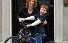 Charlie Simpson congratulated by Sarah Brown at 10 Downing Street