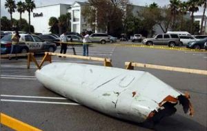 A 16ft long piece of a 747 wing fell into the parking lot of Miami International Mall about 150 yards south of the mall. The parking lot was empty at the time and no one was hurt. 