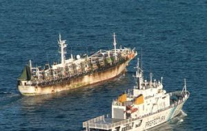 “315 Sun Hae” was escorted by “Mantilla” to the port of Quequen