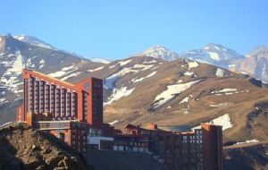 Some of the top resorts, Valle Nevado, La Parva and Portillo remain closed. 