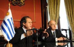 Luis Almagro  and Hector Timerman at the Uruguayan Foreign Affairs ministry