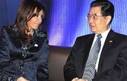 The Argentine president will sign trade agreements for 10 billion US dollars and hopefully reopen the market of soy-oil