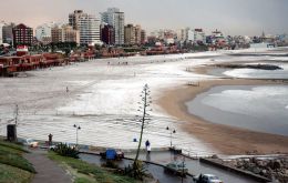 A skiff of snow covers the beaches of Mar del Plata