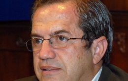 Ecuadorean Foreign Affairs minister Ricardo Patiño openly accused OAS Insulza 