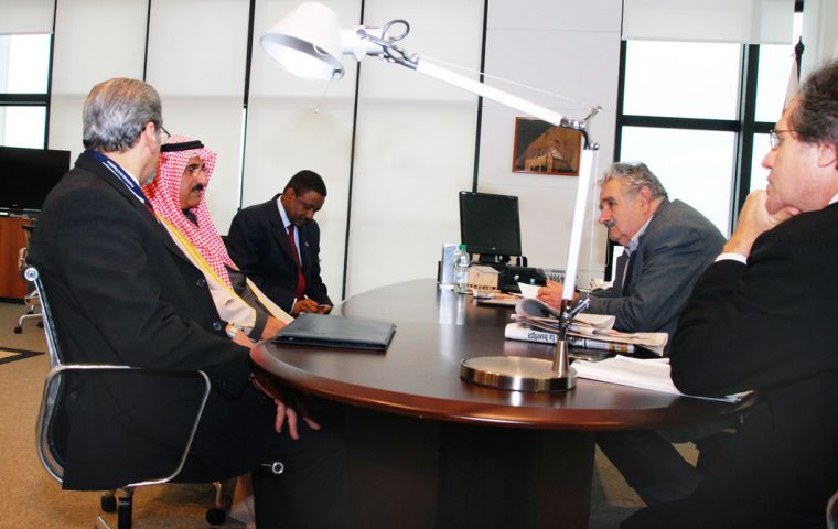 Kuwait PM Sheikh Nasser Al-Mohammad Al-Ahmad Al-Sabah in a meeting with President Jose Mujica