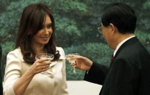 In spite of smiles and promises, Mrs Kirchner and Hu Jintao can’t agree on soy-oil
