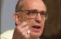 Cardinal Jorge Bergoglio, considered an “enemy” by the Kirchner couple 