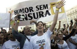 Big parade of clowns in Copacabana (Photo AP)