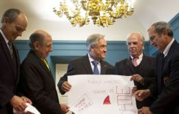 President Piñera received the uruguayan survivors (Photo EFE)