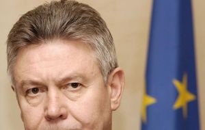 EU Trade Commissioner Karel De Gucht is encouraged by the recent agreement reached with South Korea 