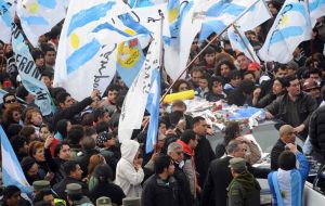 The cortege leaves Buenos Aires for Kirchner’s home town in Patagonia