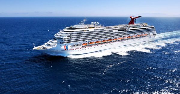 “Carnival Splendor” with 4.500 people towed to Mexico after fire left ...