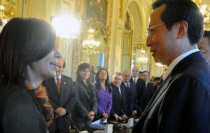 President Cristina Fernandez meets China’s Agriculture Minister Han Changfu