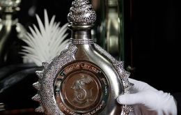 The “Diamonds’ Law” bottle is covered with 4.000 diamonds and a platinum layer 