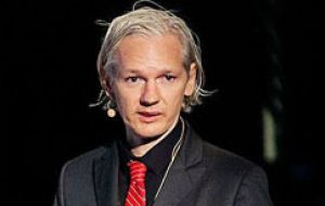 The Pentagon welcomed the arrest of Wikileaks website founder