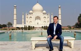 Prez Medvedev at Taj Mahal during his visit India