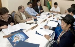Evo Morales in a meeting with his cabinet