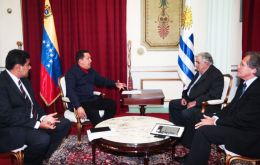 Ptes. Chavez - Mujica meeting with his FA Ministers