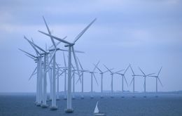 According to EWEA, UK had at the end of the year 1.136 offshore wind turbines