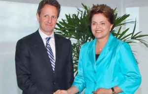 US Treasury Secretary Geithner is receive by President Dilma Rousseff.