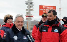 Piñera and Correa enjoying Antarctica 