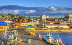Can you see any cruise vessels in Punta Arenas?