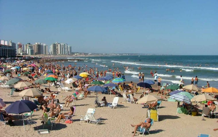 Uruguayan beaches packed with Brazilian and Argentine tourists 