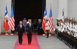 The two presidents with the honour guard at Government House in Santiago