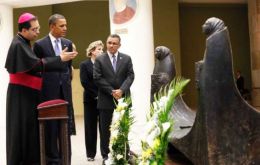 President Obama and Fumes at the grave of Archbishop Oscar Romero 