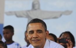 Crowds cheer the US president during his visit to one of Rio do Janeiro’s favelas 