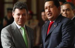 The two presidents, Santos and Chavez celebrate at Cartagena de Indias 